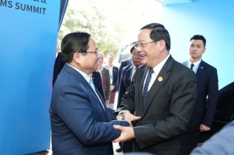 Lao and Vietnamese PMs Meet to Strengthen Cooperation